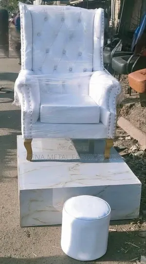 King Chairs, Can Be Customized in Different Colors.