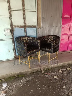 Manicure Styling Seats, Black and Gold 