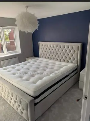 Posh 5*6 Chester Bed in Light Gray Upholstery