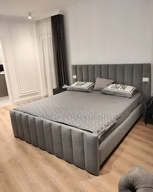 Contemporary 5*6 Mocket Bed With Light Gray Upholstery