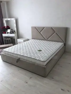 5*6 Chester Bed With Diamond-Patterned Headboard