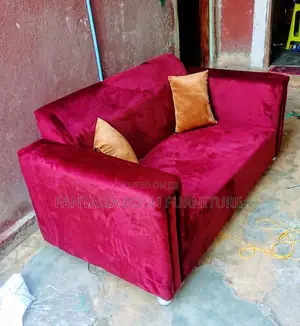 Plum 2-Seater Sofa With a Sleek Look