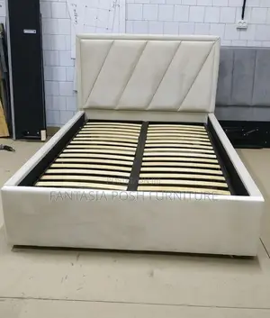4*6 Mocket Bed in Ivory Faux Leather