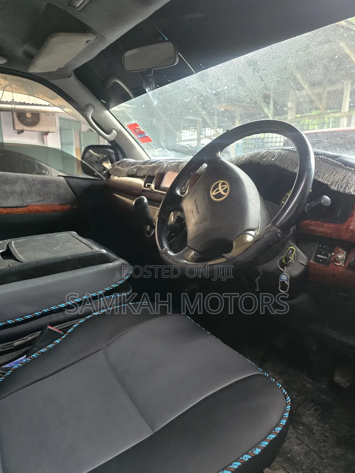 Toyota HiAce 2014 Black