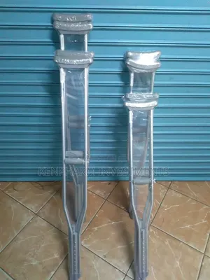 Crutches; Adjustable Height; Und101