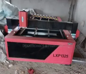 New Lxp1325 CNC Fiber Laser Metal Cutting Machine