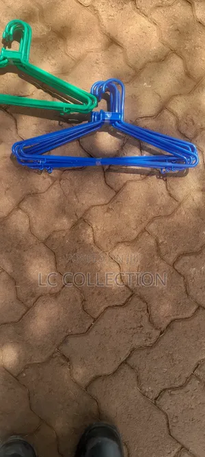 12 Pieces Plastic Hangers