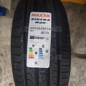245/45 R19 Maxxis Victra Runflat M36+