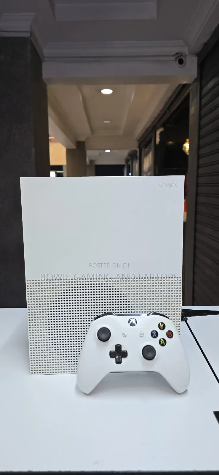 Xbox One S 500gb With Controller
