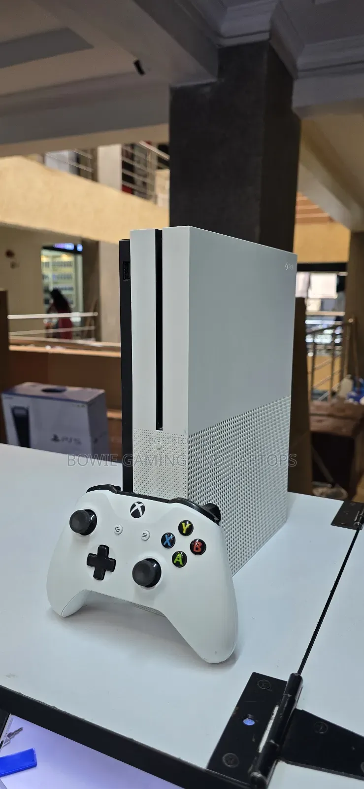 Xbox One S 500gb With Controller