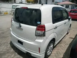 Toyota Spade 2018 White