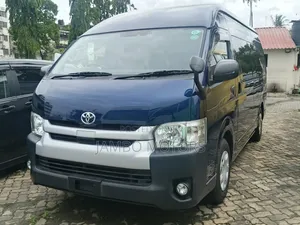Toyota HiAce 2019 Blue