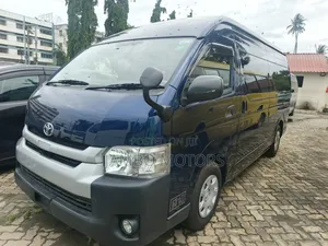 Toyota HiAce 2019 Blue