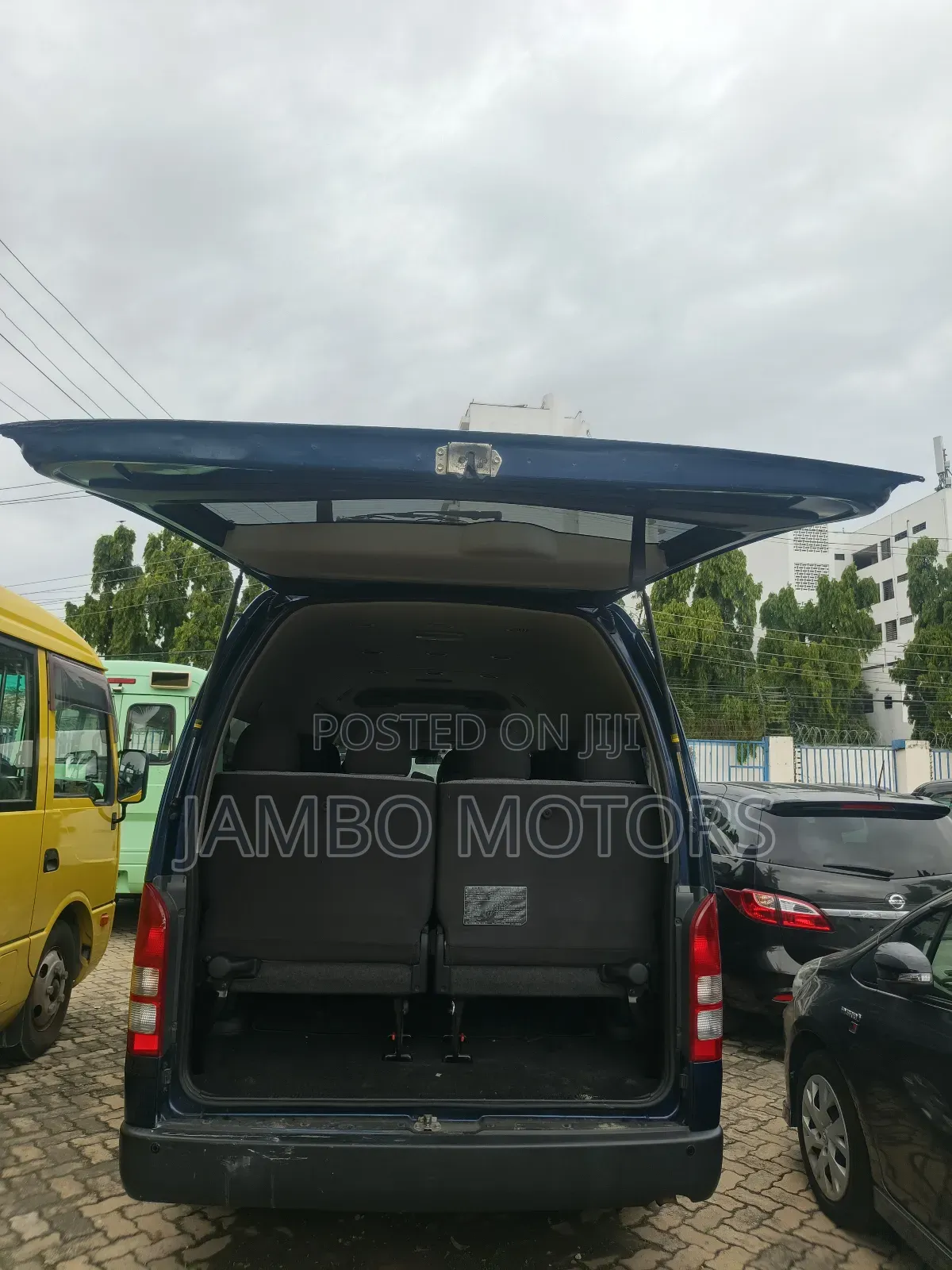 Toyota HiAce 2019 Blue