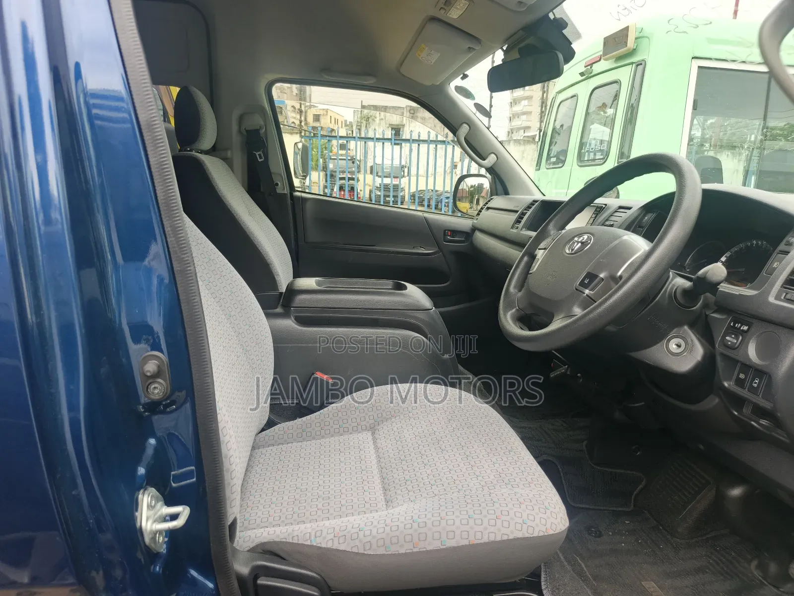 Toyota HiAce 2019 Blue