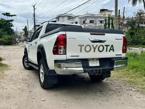 Toyota Hilux 2.4 Diesel 2020 White