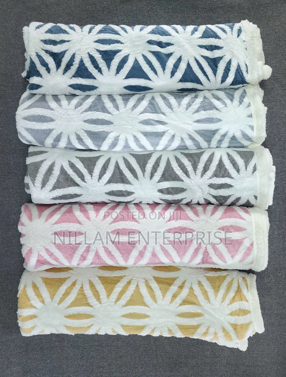 
*Cosy New Fleece Woollen Blankets