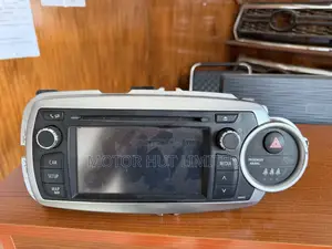 Toyota Yaris 1.5l Hybrid CVT 2012 Headunit Radio