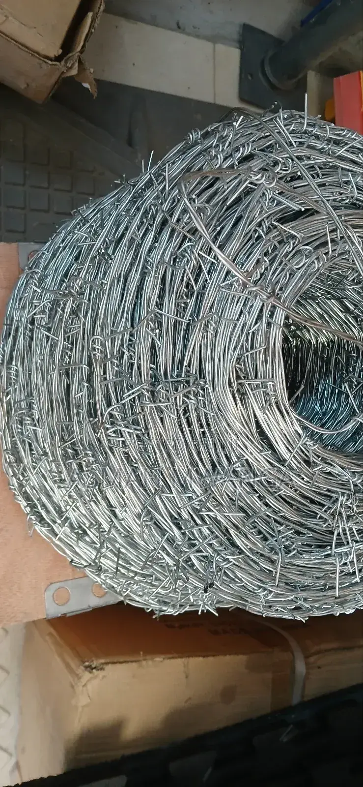 Quality Galvanized Barbed Wire 610m