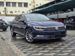 Volkswagen Passat 2018 Blue