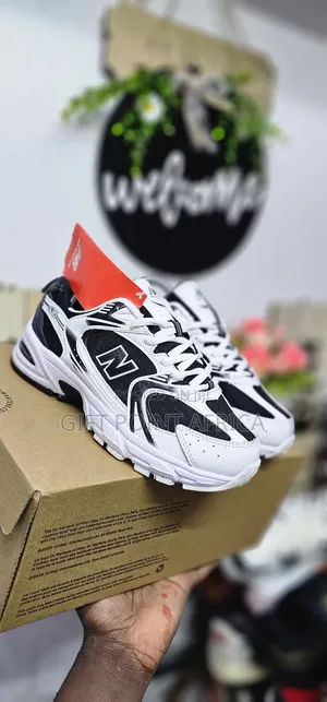 Black White New Balance 530 Unisex Sneakers