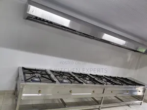 Hood and 6 Burners Cooker.