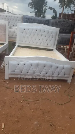 Black Buttons 5x6 Bed