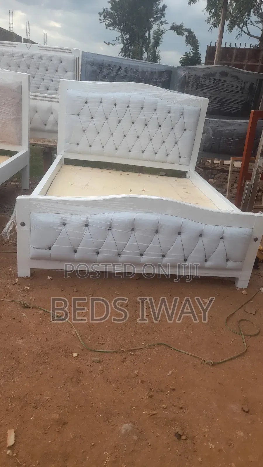 Black Buttons 5x6 Bed