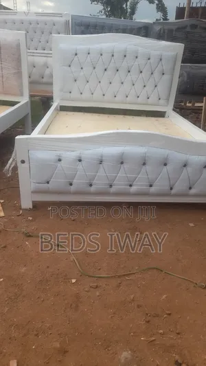 Black Buttons 5x6 Bed