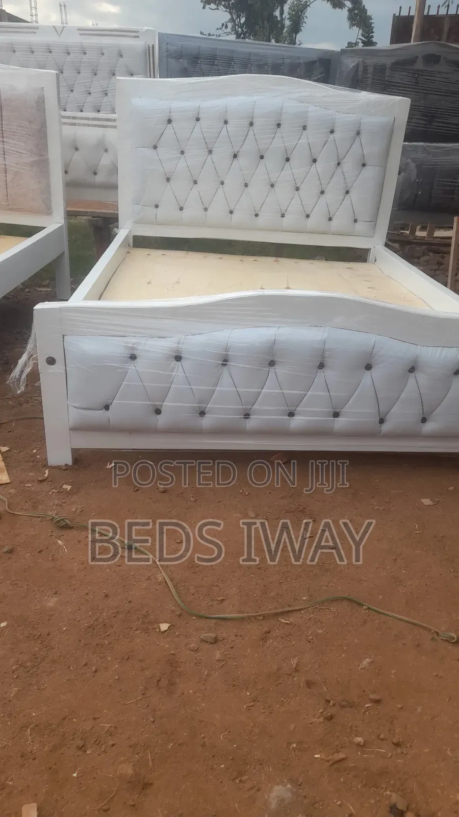 Black Buttons 5x6 Bed