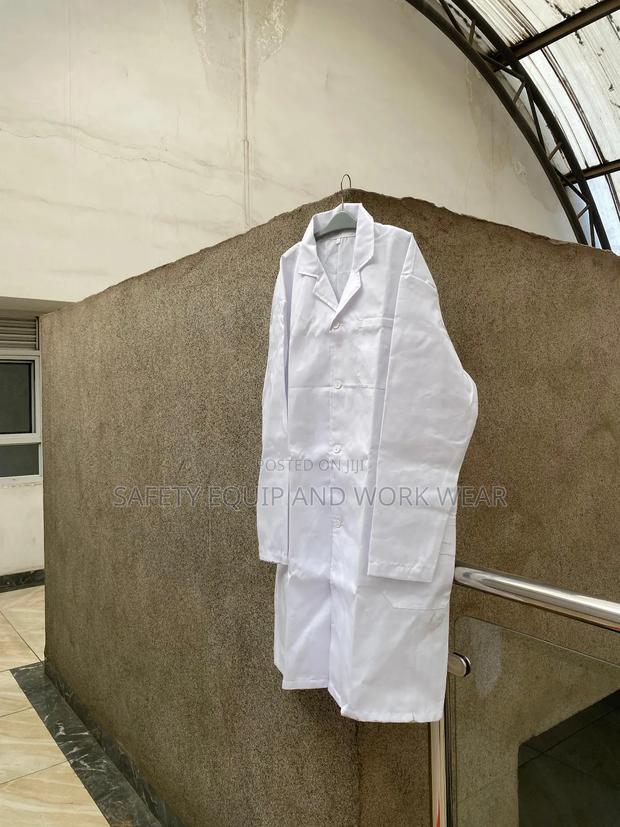 Long Sleeve White Safety Coat For Medical Staff.
