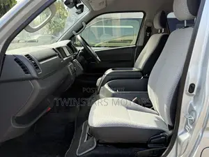 Toyota HiAce 2019 Silver