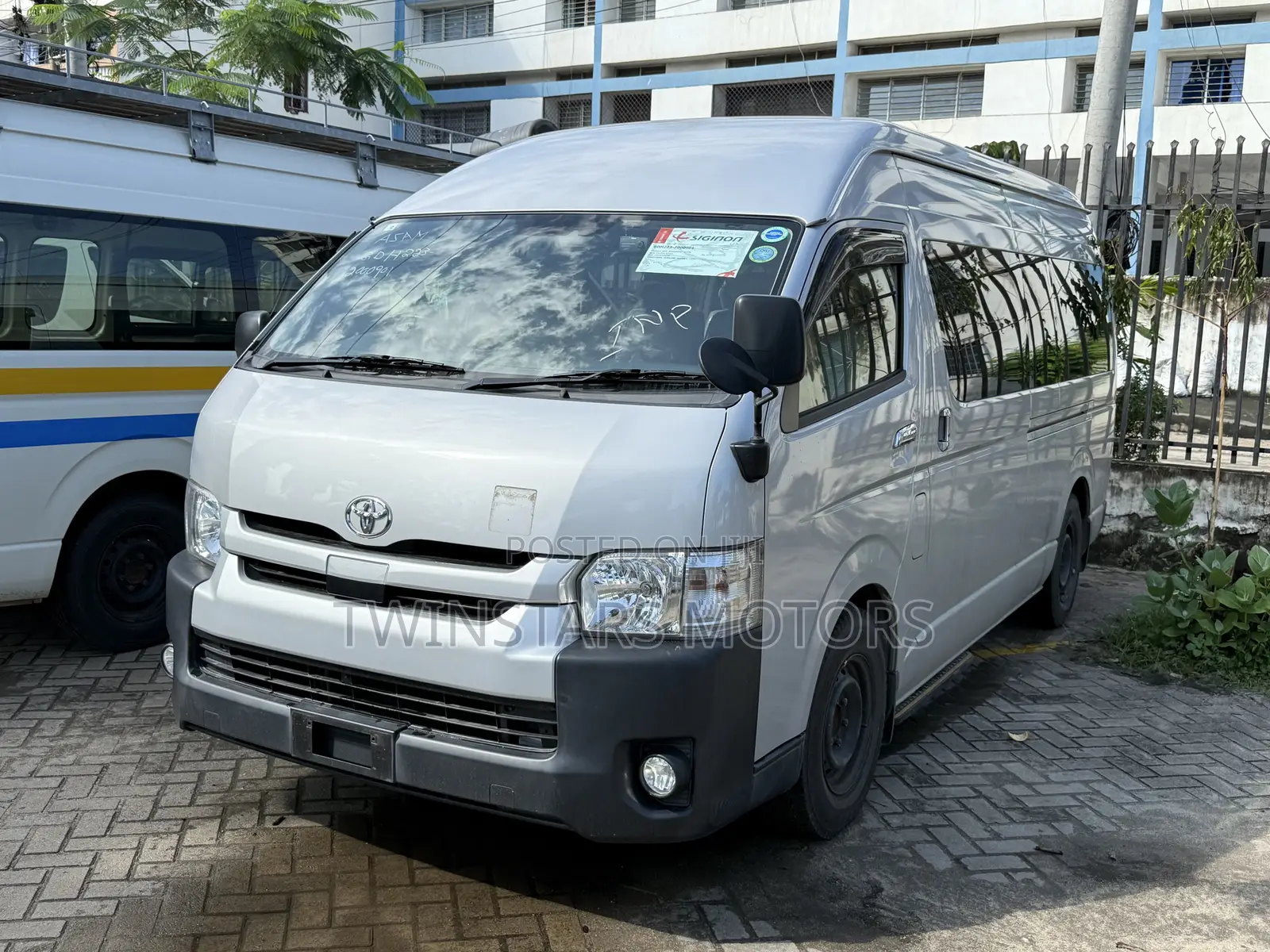Toyota HiAce 2019 Silver