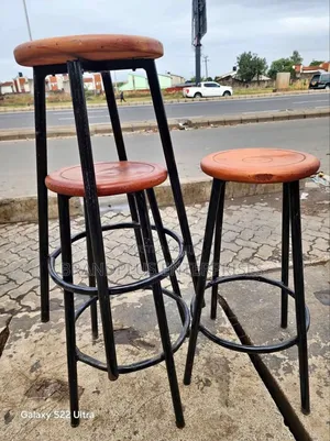 Sturdy Wooden Bar Stools/Lab Stool