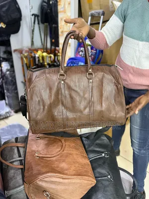 Medium Duffle Bags With a Shoe Compartment Leather Material