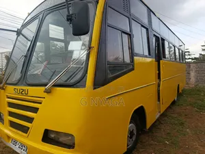 Isuzu FRR 2010 Yellow