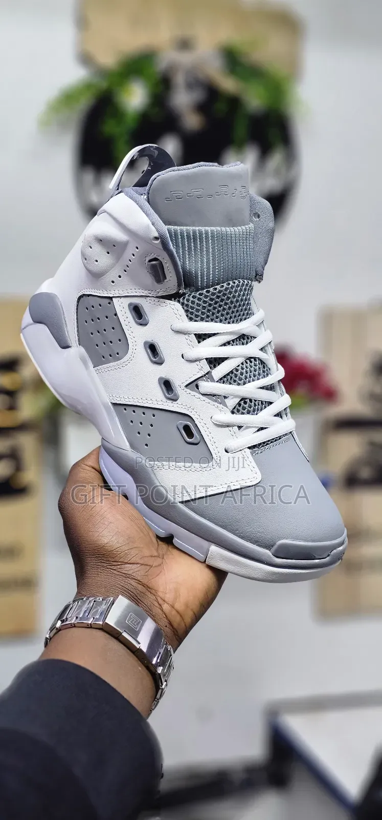 Jordan 6 Retro Sneakers