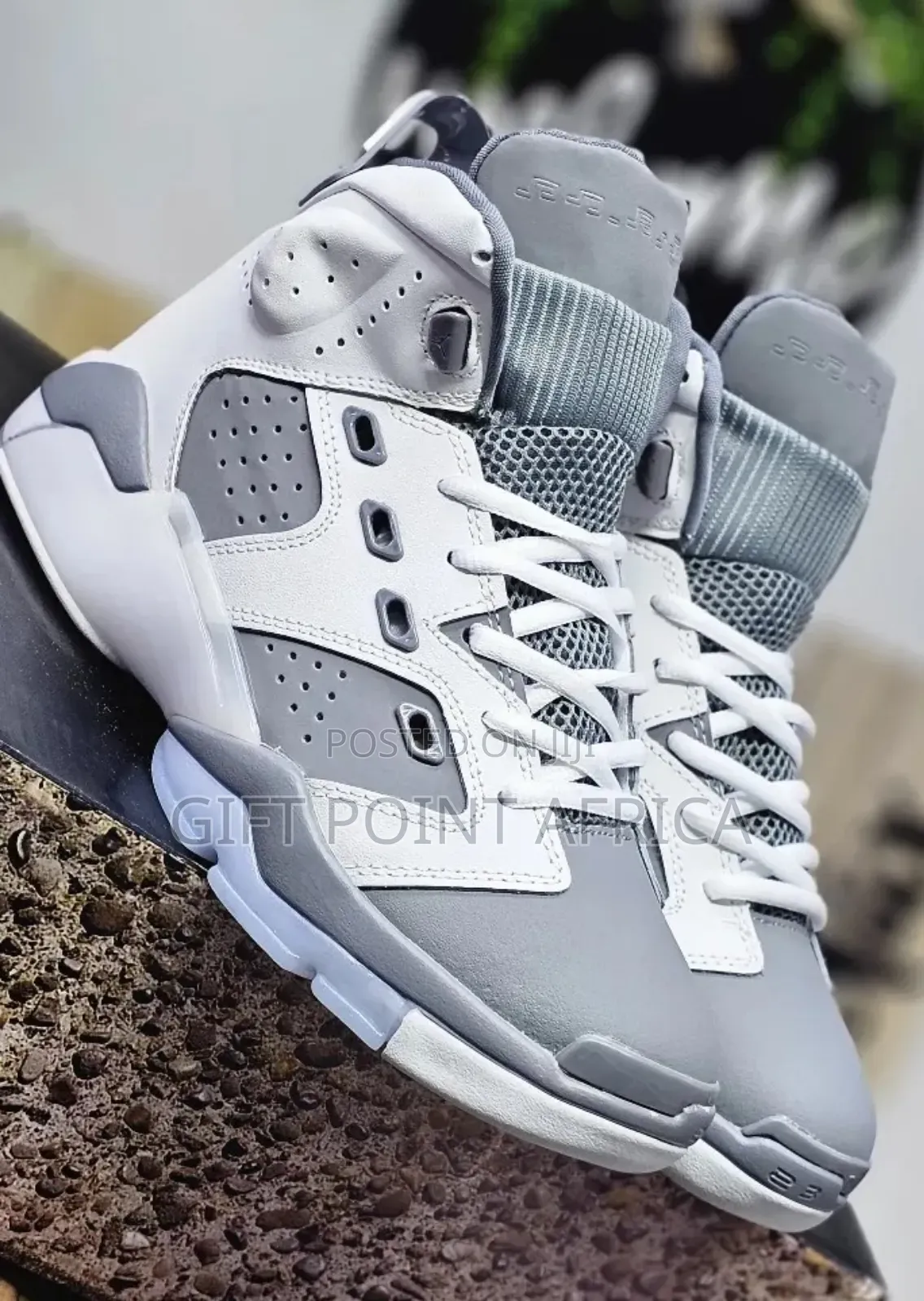 Jordan 6 Retro Sneakers