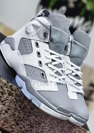 Jordan 6 Retro Sneakers