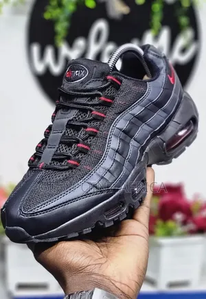 Black Airmax 95 Sneakers