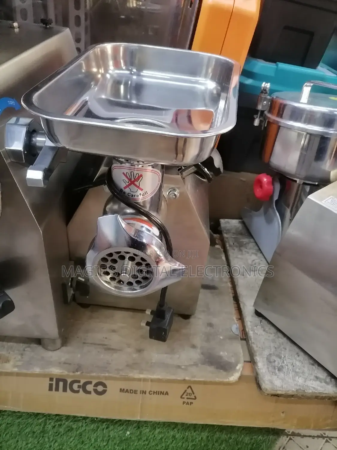 Well Performing M12 Meat Mincer