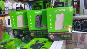 10000mah Magnetic Wireless and Wired Powerbank.(Black/White)