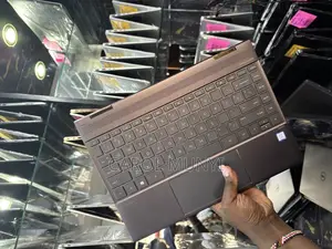New Laptop HP Spectra 13 16GB Intel Core I7 SSD 256GB