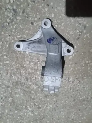 Honda CRV Front Engine Mount