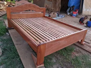 5x6 Bed Pure Mahogany in Simple Curved Wood
