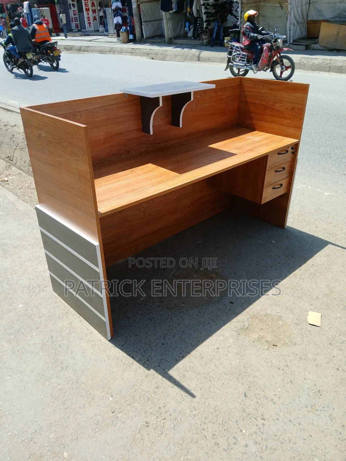 Modern Office Reception Desk 1.6 Mtrs
