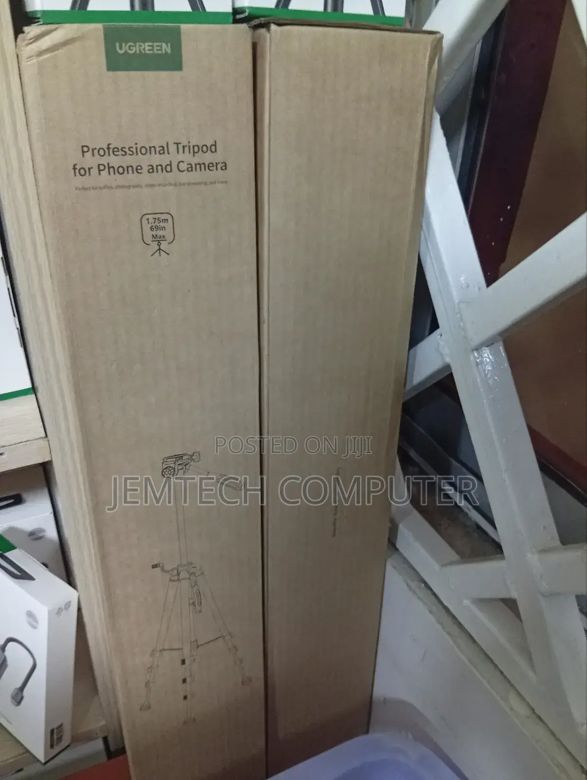 Ugreen Professional Tripod for Phone and Camera !