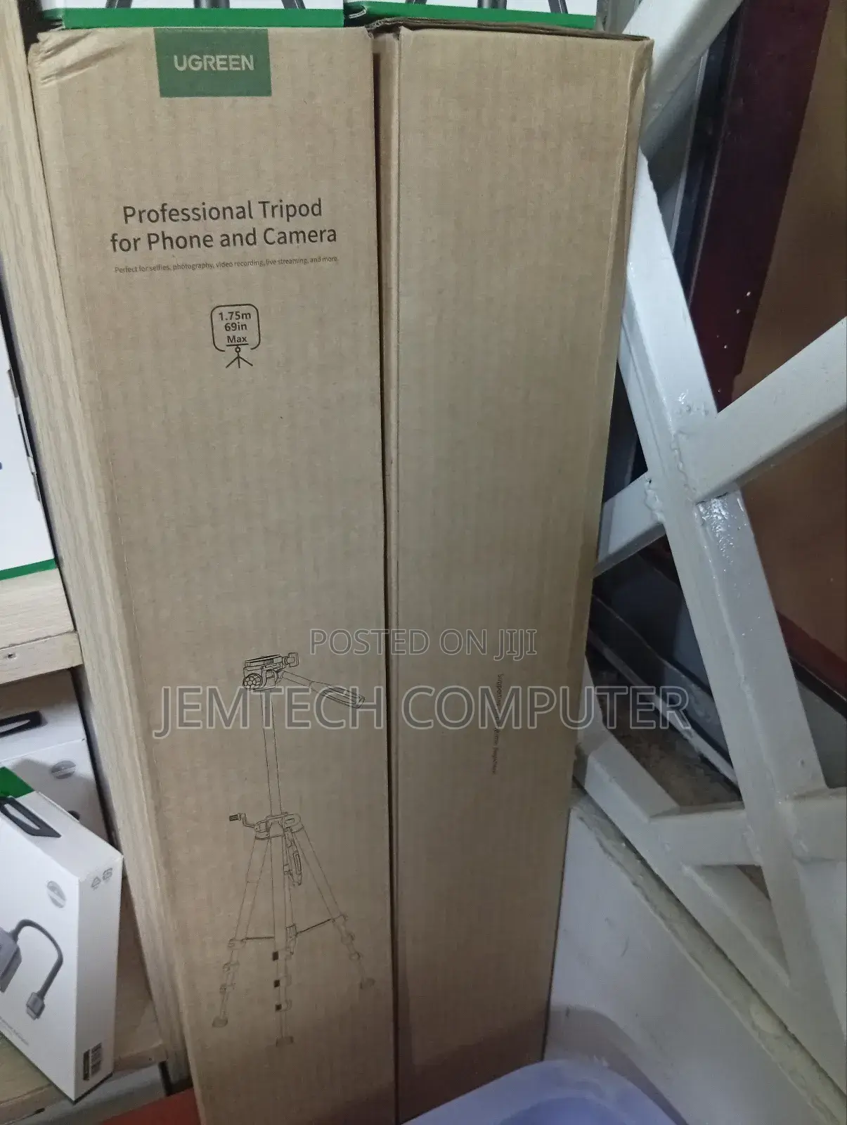 Ugreen Professional Tripod for Phone and Camera !