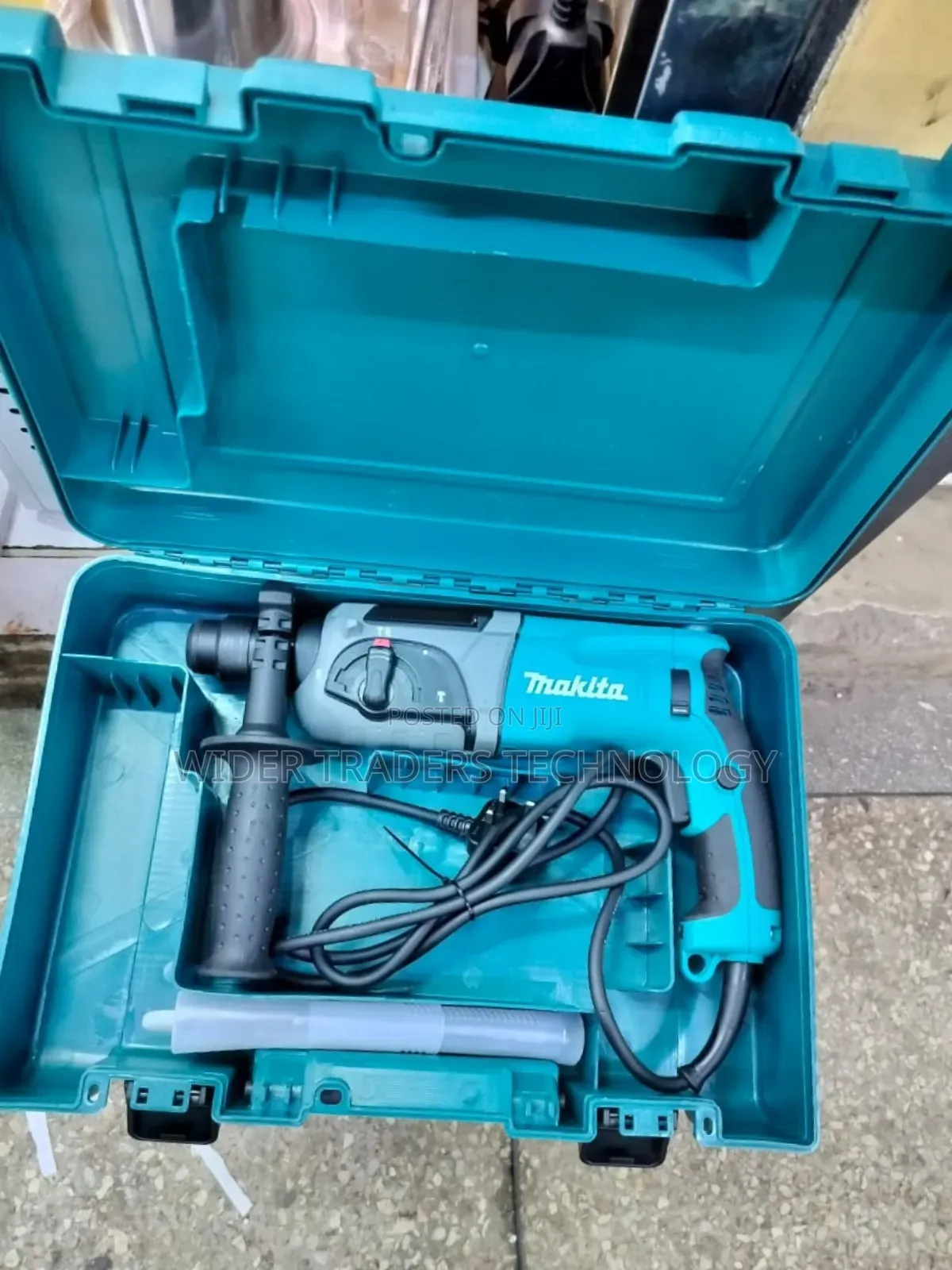 Makita Hr2470 Rotary Hammer Drill