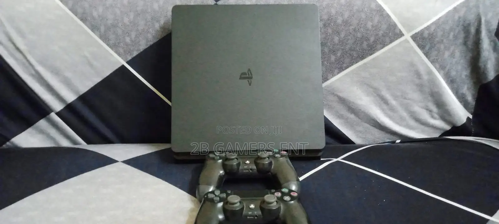 2 Pads, Console(Ps4 Slim)